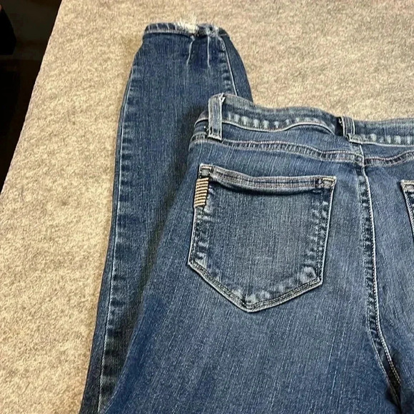 Paige  Hoxton crop 25*24 Medium Wash. - Picture 4 of 10